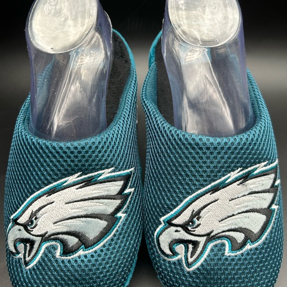 Philadelphia Eagles Slippers NWOT - Picture 7 of 7